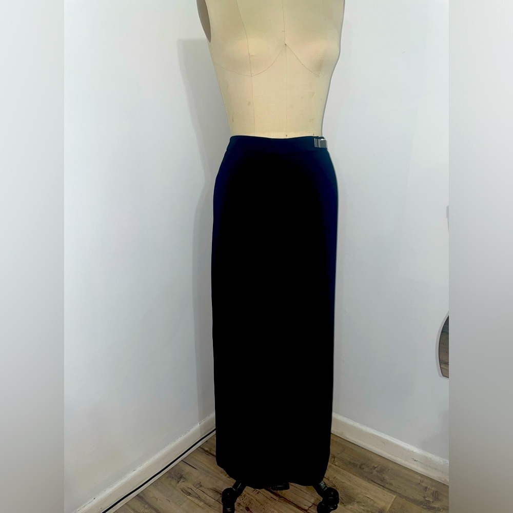 Vintage pencil skirt, hook in the front. Slit in the back.
